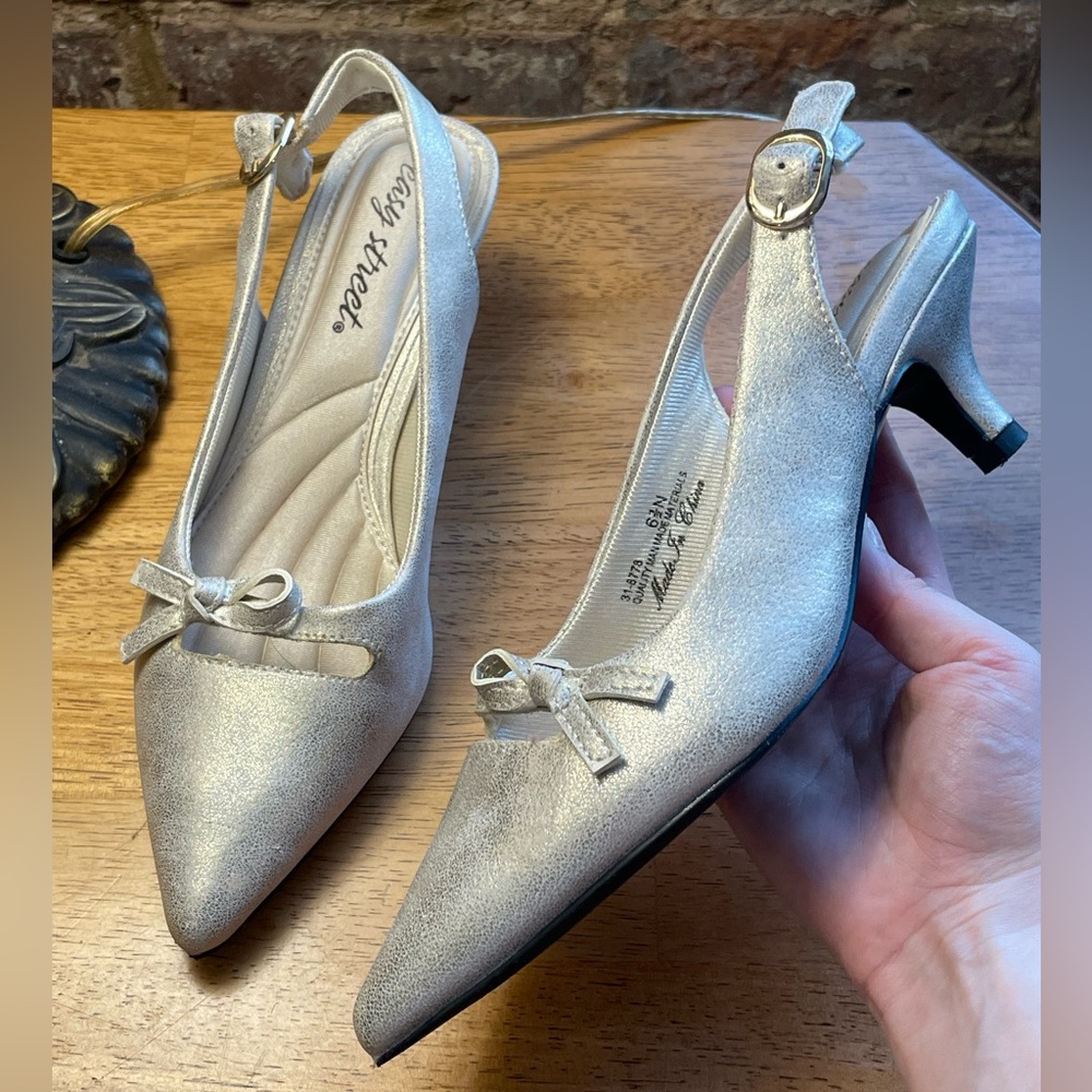 Easy Street Shimmering Gold Slingback 6.5 Heels